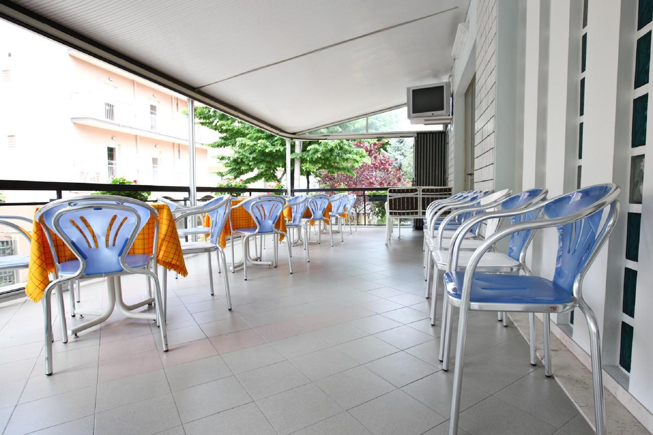 Hotel Latini Rímini Exterior foto