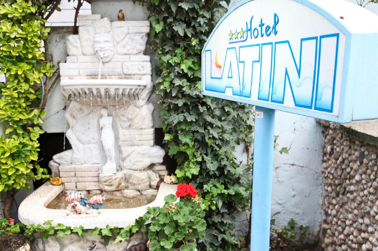 Hotel Latini Rímini Exterior foto