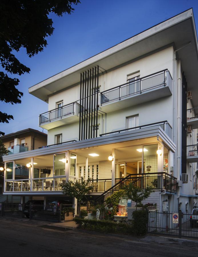 Hotel Latini Rímini Exterior foto